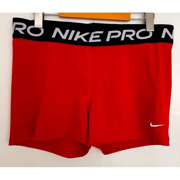 BNWT Women’s Red Nike Pro Dri Fit Training Shorts in Size XL - Picture 2 of 12